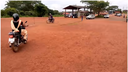 'വിചിത്ര എസ്എംഎസ് ചെറിയൊരു കയ്യബദ്ധം, കൊവിഡ് കാരണമല്ല ഡ്രൈവിംഗ് ടെസ്റ്റ് മാറ്റിയത്'; വിശദീകരണവുമായി ആർടിഒ