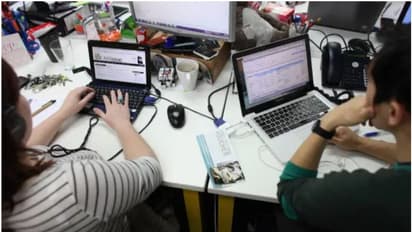 34 ശതമാനം, പോകുന്നവരിൽ ഭൂരിഭാഗവും സ്ത്രീകൾ, ഇന്ത്യയിലെ പുരുഷൻമാരിൽ കേവലം 4 ശതമാനം! 'ജോലി'യിൽ സംഭവിക്കുന്നത്