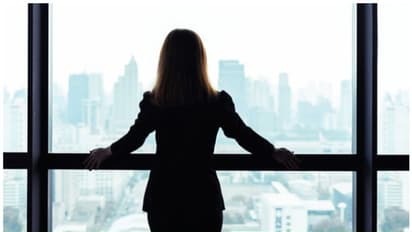 യുവതിക്ക് ടെലിവിഷൻ അവതാരകനെ വിവാഹം ചെയ്യണം; നിരീക്ഷിക്കാൻ ക്വട്ടേഷൻ സംഘവും ട്രാക്കിങ് ഉപകരണവും, ഒടുവിൽ ക്രൂരത