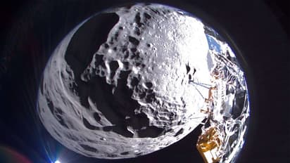 நிலவில் தரையிறங்கிய முதல் தனியார் நிறுவன லேண்டர்! அப்பல்லோவுக்குப் பின் சாதித்த ஒடிசியஸ்!