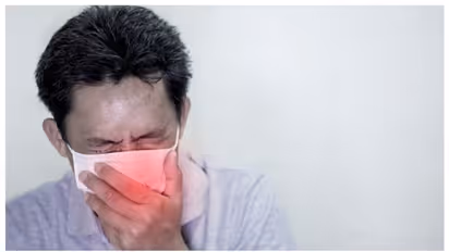 ക്യാന്‍സര്‍ അതിജീവിച്ച ആളുടെ മൂക്കില്‍ നിന്നും രക്തം; പരിശോധനയില്‍‌ കണ്ടെത്തിയത് 150 ഓളം പുഴുക്കളെ!