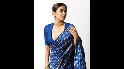 ಡೀಪ್ ಕಟ್ ಬ್ಲೌಸ್‌ನಲ್ಲಿ ಪ್ರಿಯಾಮಣಿ ಹಾಟ್‌ಲುಕ್‌, ವಯಸ್ಸು 39 ಅಂದ್ರೆ ನಂಬೋದು ಕಷ್ಟ ಎಂದ ಫ್ಯಾನ್ಸ್‌!