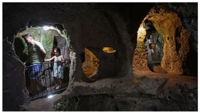 കാണാതായ കോഴികളെ അന്വേഷിച്ച് പോയി; ഒടുവില്‍ കണ്ടെത്തിയത് അതിപുരാതന ഭൂഗര്‍ഭ നഗരം !