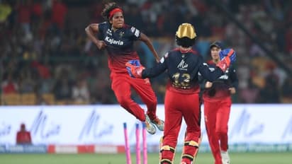 Shobana Asha, WPL: 2ஆவது போட்டியிலேயே 5 விக்கெட் கைப்பற்றி வரலாற்று சாதனை படைத்த இந்திய வீராங்கனை ஷோபனா ஆஷா!