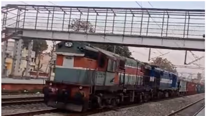 ഡ്രൈവറില്ലാതെ ട്രെയിൻ ഓടിയത് 70 കിലോമീറ്ററോളം ദൂരം! കാരണം ഭൂമിയുടെ ചരിവെന്ന് സൂചന, ഒഴിവായത് വൻ ദുരന്തം