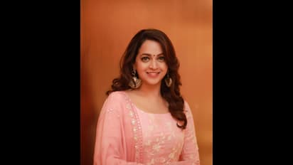 ಪಿಂಕ್ ಸಲ್ವಾರ್‌ನಲ್ಲಿ ಮಿಂಚಿದ 'ಜಾಕಿ' ಭಾವನಾ, ಮಲಯಾಳಿ ಕುಟ್ಟಿಯನ್ನು ಕನ್ನಡದ ರಾಣಿ ಎಂದು ಹೊಗಳಿದ ಫ್ಯಾನ್ಸ್‌!