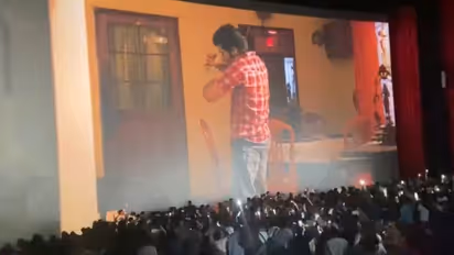 വര്‍ഷം 15 കഴിഞ്ഞാലെന്ത്, റീ റിലീസിലും എങ്ങും ഹൗസ്‍ഫുള്‍ ഷോകള്‍! കര്‍ണാടകയിലും റെക്കോര്‍ഡിട്ട് ആ സൂര്യ ചിത്രം