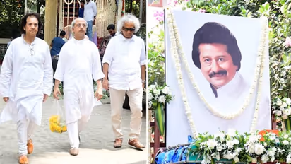 Pankaj Udhas Funeral: Friends and family arrive for the last rites (PHOTOS)