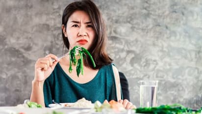 రాత్రి 8 తర్వాత ఇవి తింటే.. బరువు తగ్గడం ఖాయం..!