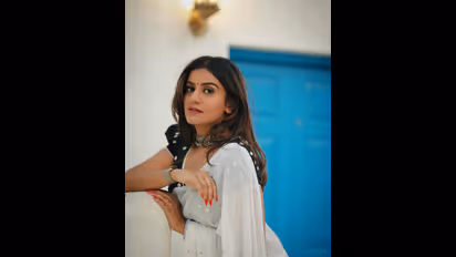 ಬ್ಲ್ಯಾಕ್‌ ಆ್ಯಂಡ್ ವೈಟ್ ಸ್ಯಾರಿಯಲ್ಲಿ ಮಿಂಚಿದ ನಮ್ರತಾ ಗೌಡ ಸ್ನೇಹಿತ್‌ ಒಳ್ಳೆ ಹುಡ್ಗ ಎಂದ ಫ್ಯಾನ್ಸ್‌!