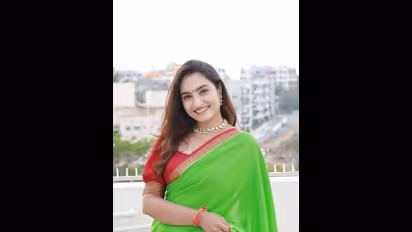 ಮೈಸೂರು ಸಿಲ್ಕ್ ಸೀರೆಯಲ್ಲಿ ಮಿಂಚಿದ ವೈಷ್ಣವಿ ಗೌಡ; ರಾಮ ಹಾಸ್ಪಿಟಲ್‌ನಲ್ಲಿದ್ದಾನೆ, ನಿಮ್ದೇನು ಹೊಸ ಲುಕ್ ಎಂದ ಫ್ಯಾನ್ಸ್!