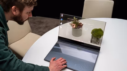 ഹോളിവുഡ് സിനിമയില്‍ മാത്രം അല്ല, അത് സത്യമായി; ടെക് ലോകത്തെ ഞെട്ടിച്ച് ഒരു ലാപ്ടോപ്പ്.!