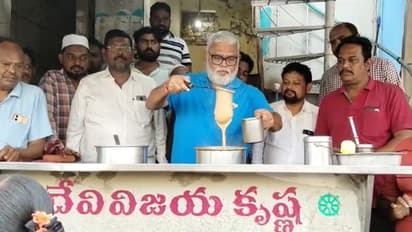 ఈ ఛాయ్ వాలా, టిఫిన్ మాస్టర్ ఎవరో గుర్తుపట్టారా..? (వీడియో)