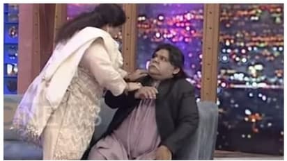 ലൈവ് ഷോയിൽ ഹണിമൂണിനെ കുറിച്ച് ചോദ്യം; അവതാരകന്‍റെ കരണം അടിച്ച് പുകച്ച് പാക് ഗായിക, വീഡിയോ വൈറൽ 