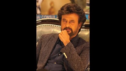 ரஜினிகாந்த் வாக்களிக்கும் வாக்கு சாவடியில் திடீர் என நிறுத்தப்பட்ட வாக்குப்பதிவு! என்ன ஆச்சு?