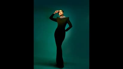 ಮೈಗಂಟಿದ ಬಿಗಿ ಉಡುಪಲ್ಲಿ ಬೋಲ್ಡ್‌ ಬ್ಯೂಟಿ ಮಲೈಕಾ ಅರೋರಾ: ನಿಮಗೆ ವಯಸ್ಸೇ ಆಗೋಲ್ವಾ ಎಂದ ಫ್ಯಾನ್ಸ್‌!