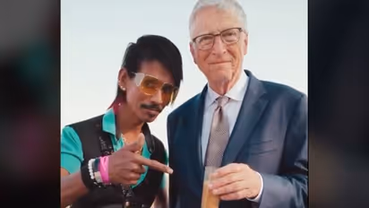 'One Chai please...' Microsoft co-founder Bill Gates sips tea by 'Dolly Chaiwala' in Nagpur (WATCH)