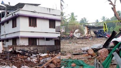 തൃപ്പൂണിത്തുറയിൽ ക്ഷേത്ര വെടിക്കെട്ടിന് എത്തിച്ച കരിമരുന്ന് പൊട്ടിത്തെറിച്ച സംഭവം: നാല് പ്രതികൾ കീഴടങ്ങി