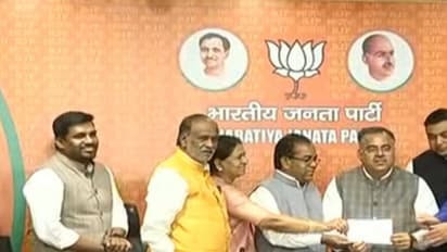 బీఆర్ఎస్‌కు షాక్: బీజేపీలో చేరిన నాగర్ కర్నూల్ ఎంపీ రాములు