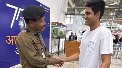 Shubman Gill's heartwarming gesture: Meets Gujarat Titans teammate's father at Ranchi airport (WATCH)