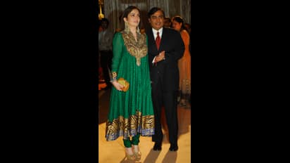 బిలీనియర్లు ముకేష్ అంబానీ, నీతా అంబానీల ఫేవరేట్ ఫుడ్ ఏంటో తెలుసా?