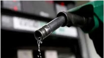 ആഗോളതലത്തിൽ എണ്ണവില കൂടി, അർധരാത്രി പെട്രോൾ ഡീസൽ വില വർധനവ്; രാജ്യത്ത് പുതിയ ഇന്ധനവില പ്രഖ്യാപിച്ച് യുഎഇ