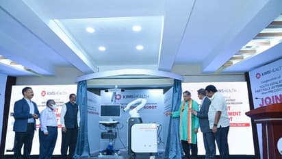 കിംസ്‌ഹെല്‍ത്തില്‍ നൂതന റോബോട്ടിക്ക് സര്‍ജറി സംവിധാനം ശശി തരൂര്‍ നാടിന് സമര്‍പ്പിച്ചു