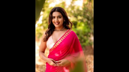 ಪಿಂಕ್‌ ಹೂಗಳ ಮಧ್ಯೆ ಸ್ಯಾರಿಯಲ್ಲಿ ಮಿಂಚಿದ ಸಾರಾ, ಸೀರೆಯುಟ್ಟ ನವಿಲು ನೀನು ಎಂದ ಫ್ಯಾನ್ಸ್‌