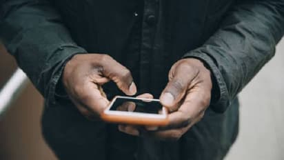 ലൈക്കിനും ഷെയറിനും വേണ്ടി കുഞ്ഞിനെ കൊല്ലുമോ? അപകടകരമായ ദൃശ്യങ്ങൾ വൈറൽ, പിന്നാലെ കേസ്