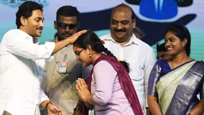 అమ్మలో సగం, నాన్నలో మరో సగమే మన జగనన్న..: ఓ విద్యార్థిని ఎమోషనల్ కామెంట్స్