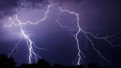 Kerala likely to experience rainfall in 10 districts amid soaring temperature tomorrow