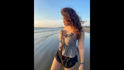 Ketika Sharma : బీచ్ లో కేతికా శర్మ రచ్చ... చేతులు వెనక్కి పెట్టి అల్లకల్లోలం చేసిన యంగ్ బ్యూటీ