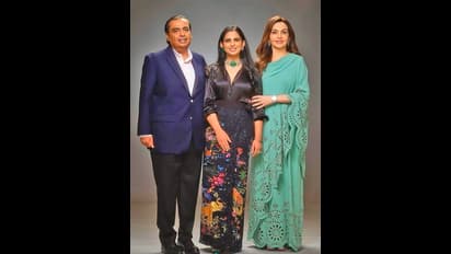 ಅಬ್ಬಬ್ಬಾ..ಮಕ್ಕಳನ್ನು ಸ್ಕೂಲಿಗೆ ಬಿಡೋಕೆ ಇಶಾ ಅಂಬಾನಿ ಹಾಕ್ಕೊಂಡು ಬಂದ ಕುರ್ತಾ ಬೆಲೆ ಇಷ್ಟೊಂದಾ?