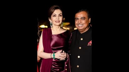 களைகட்டிய அம்பானி வீட்டு திருமணம்.. குஜராத்திற்கு படையெடுத்த பாலிவுட், சர்வதேச பிரபலங்கள்.. 