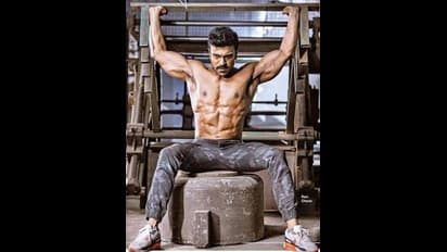 రామ్ చరణ్ కు ఉన్న వింత అలవాటు ఏంటో తెలుసా..? మెగాస్టార్ వారసుడు అనిపించుకున్నాడుగా..?