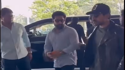 బేగంపేట ఎయిరో పోర్టో లో ఎన్టీఆర్ - రామ్ చరణ్, ఇద్దరు ఎక్కడికి వెళ్తున్నారు..?