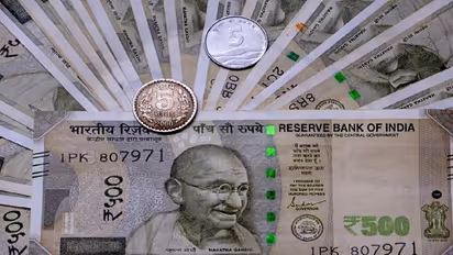 Indian Rupee becomes the strongest currency in Asia: Impacts, opportunities, and challenges 