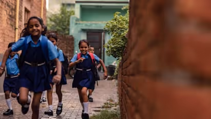 മദ്യപിച്ച് ലക്കുകെട്ട് സ്കൂളിലെത്തിയ അധ്യാപകന് ചെയ്തത് കണ്ടോ? പൊലീസ് സ്റ്റേഷനിലെത്തിച്ച് കലികയറിയ നാട്ടുകാര്