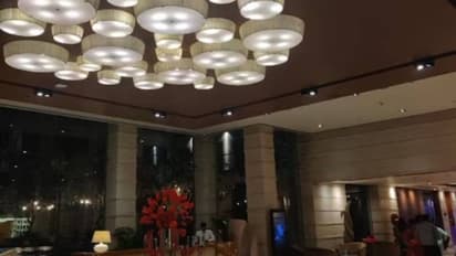 ഫൈവ് സ്റ്റാർ ഹോട്ടലിൽ ഡ്രൈവർക്ക് പ്രത്യേക താമസസൗകര്യം നൽകിയില്ലെന്ന് യുവാവ്, പരിഹസിച്ച് സോഷ്യൽ മീഡിയ