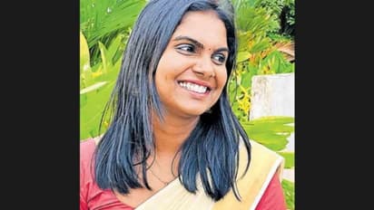 വിവാഹ നിശ്ചയത്തിന് 2 മാസം മാത്രം, സ്കൂട്ടറിൽ കെഎസ്ആർടിസി ബസ് ഇടിച്ചുകയറി; ടെക്കി യുവതിക്ക് ദാരുണാന്ത്യം