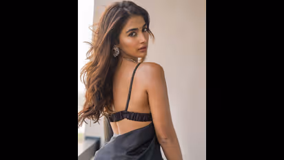 Pooja Hegde : అల్లు అర్జున్, త్రివిక్రమ్ ను కాకపడుతున్న పూజా హెగ్దే? దీని అర్థం అదేకదా!