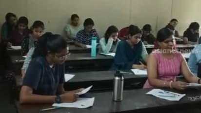 മലയാളം മിഷന്‍റെ നീലക്കുറുഞ്ഞി; ഇന്ത്യയിൽ ആദ്യമായി മാതൃഭാഷാ തുല്യതയ്ക്കായി പരീക്ഷയെഴുതി മറുനാട്ടുകാർ