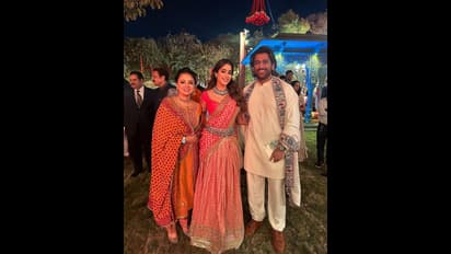 Janhvi Kapoor :  అనంత్ అంబానీ వెడ్డింగ్ లో జాన్వీ కపూర్.. చీర ఏం కట్టింది బాబోయ్, వైరల్ పిక్స్ 