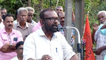 സിദ്ധാര്ത്ഥന്റെ മരണം; 'കേസ് സിബിഐ അല്ല, ആര് അന്വേഷിച്ചാലും ഒരു ചുക്കുമില്ല, ഗവര്ണര് വൃത്തികെട്ട മനുഷ്യൻ'