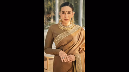 డబ్బులు ఎవరిస్తే వారితో పడుకోవాలనేవాడు.. మాజీ భర్తపై కరిష్మాకపూర్ సంచలన ఆరోపణలు 