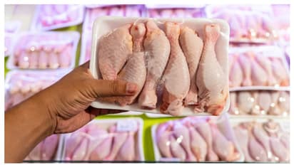 കര്ശന പരിശോധന; പിടികൂടിയത് ഭക്ഷ്യയോഗ്യമല്ലാത്ത എട്ട് ടൺ കോഴിയിറച്ചി