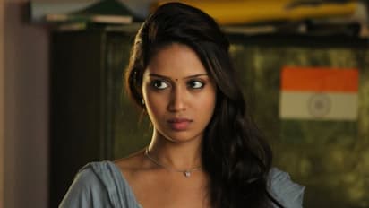 నెటిజన్లకు నివేదా పేతురాస్ విన్నపం..ఇబ్బందుల్లో ఉన్నాం.. అలా చేయకండంటూ...  