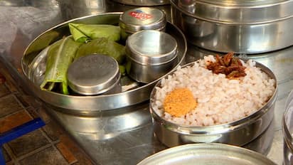 60 രൂപക്ക് സാധാ ഊൺ, നോൺവെജ് വേണമെങ്കിൽ 99, ലഞ്ച് ബോക്സുമായി കുടുംബശ്രീ; ഒരുമാസത്തേക്ക് ബുക്ക് ചെയ്യാം!