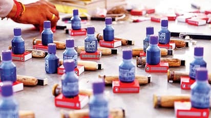 ഇന്‍ഡെലിബിള്‍ ഇങ്കിന്റെ 2508 കുപ്പി ഇടുക്കിയിലെത്തി; ഒരു കുപ്പിയിലുള്ളത് പത്തുമില്ലി മഷി, പ്രത്യേകതകളറിയാം