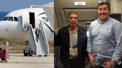 നിനക്കെന്താടാ പിരാന്താ; ബോംബും കെട്ടിവച്ച് നിൽക്കുന്ന ഹൈജാക്കർക്കൊപ്പം ചിത്രം പകർത്തിയ വിമാനയാത്രക്കാരൻ